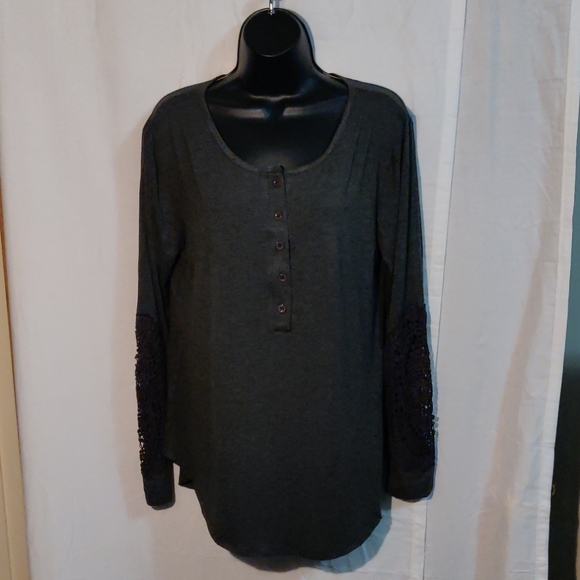 Reflection Lace Long Sleeve Henley Tee M 4-6 - Picture 2 of 4